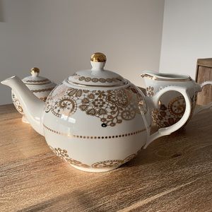 GRACE’S TEAWARE Teapot, sugar, and cream set